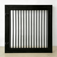 Solution de fenêtre de box pour chevaux moderne haut de gamme, structure en acier résistante aux intempéries, conception à ouverture coulissante pour une utilisation durable en écurie