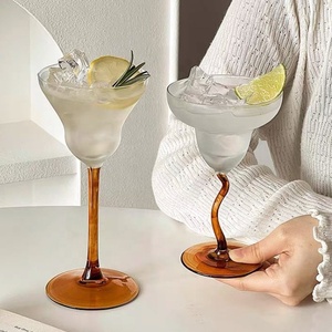 Verres à cocktail vintage à pied haut courbé, couleur ambre, pour <span class=keywords><strong>Martini</strong></span>, Champagne, Vin et Margarita, parfaits pour les fêtes - Product Image 3