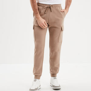 Pantalon de jogging cargo en molleton respirant, écologique, coupe décontractée et performante, avec un rangement pratique pour une activité physique quotidienne. - Product Image 2