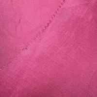 Tissu satiné en bambou 100% brillant de couleur bordeaux haute densité, tissé de manière durable pour des ensembles de draps de luxe