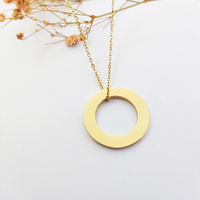 Collier tendance avec pendentif rond en acier inoxydable, pendentif rond sans ternissement, colliers plaqués or 18 carats