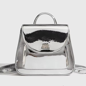Mochila de cuero encerado plateado para mujer, bolso escolar de cadena a la moda, mochila de viaje con diseño único y estilo nicho - Product Image 1