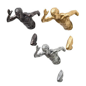 Patung ukuran hidup patung seni dinding pria Climbing kustom Resin serat kaca logam dekorasi rumah plastik patung Model teknik Casting - Product Image 5