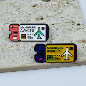 เข็มกลัดโลหะรูปตั๋วเครื่องบินน่ารัก ของตกแต่งเครื่องประดับธีมอนิเมะเคลือบอ่อน - Product Image 3