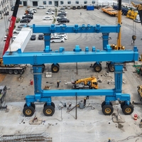 Machine de levage de bateaux mobile hydraulique robuste pour usage en chantier naval et en marina