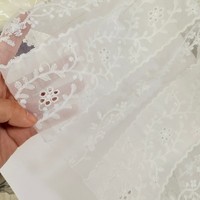 Tissu en voile de dentelle Chantilly brodée florale blanche élégante de haute qualité (polyester/nylon) pour robe de mariée femme