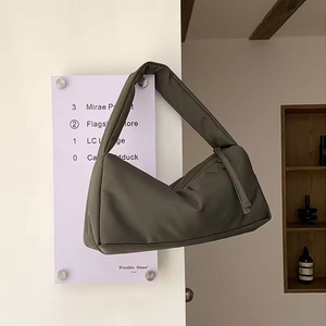 2025 nuevo LOGO personalizado bolso de nailon para mujer bolso de moda de alta calidad para mujer - Product Image 2