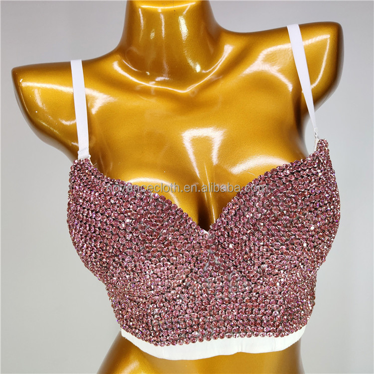 Diamant rose sur blanc