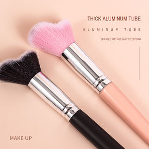 Pinceau cosmétique multifonctionnel OEM personnalisé de haute qualité à poils doux pour blush et contour, vente en gros, tête de pinceau en forme de cœur pour maquillage du visage - Product Image 2