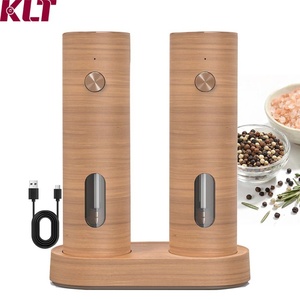Juego de molinillos eléctricos recargables de sal y pimienta con base de carga, ajustables, de aspecto de madera de alta calidad y personalizables. - Product Image 1