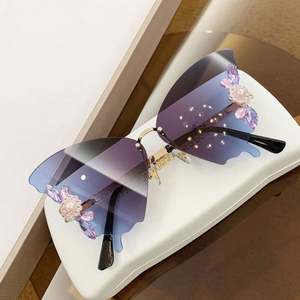 Gafas de Sol de Lujo con Pedrería Brillante para Fiesta, Modelo 2022, Montura Grande sin Aro, Estilo Mariposa, Ojo de Gato, para Mujer - Product Image 1