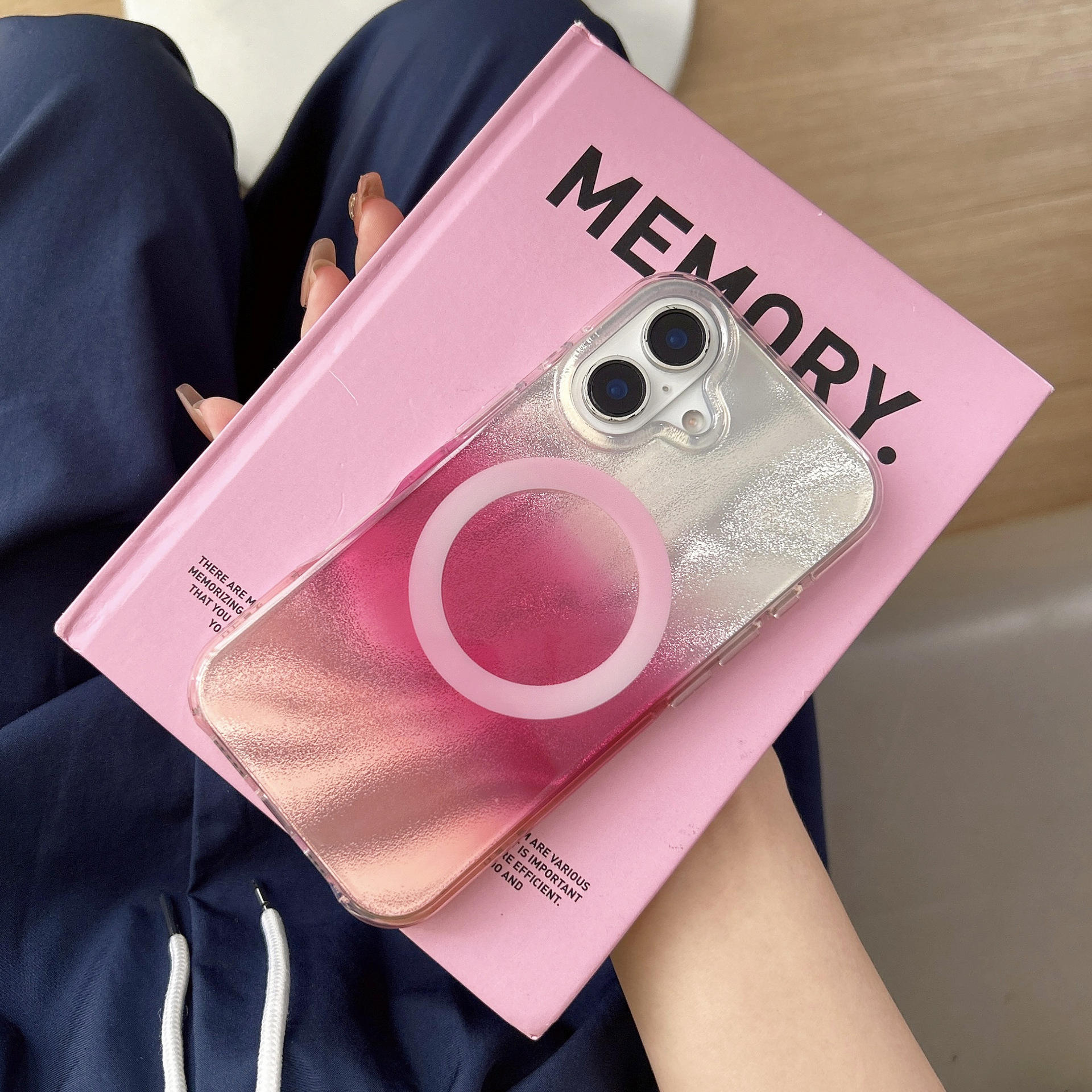 สีม่วงแดง