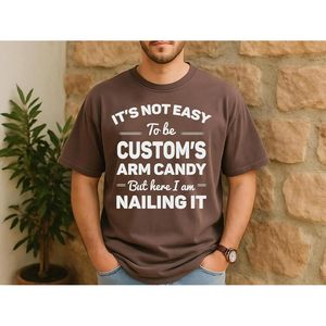 เสื้อยืดครอปท็อปผู้หญิงลายพิมพ์ตัวอักษร แขนยาวปกติ ผ้าเจอร์ซีย์คอตตอน 100% ระบายอากาศได้ดี รุ่น Custom Arm Candy - Product Image 3