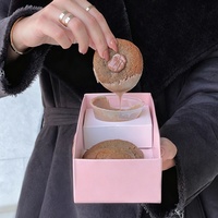 Boîte en papier personnalisée à deux pièces (couvercle et base) avec séparateurs pour gâteaux, crêpes, biscuits, desserts et sauces, idéale pour l'emballage et la livraison en restauration.