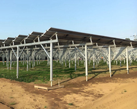 Support au sol en alliage d'aluminium léger pour fermes solaires, cadre résistant à la corrosion, inclinaison réglable, fondation en béton PV