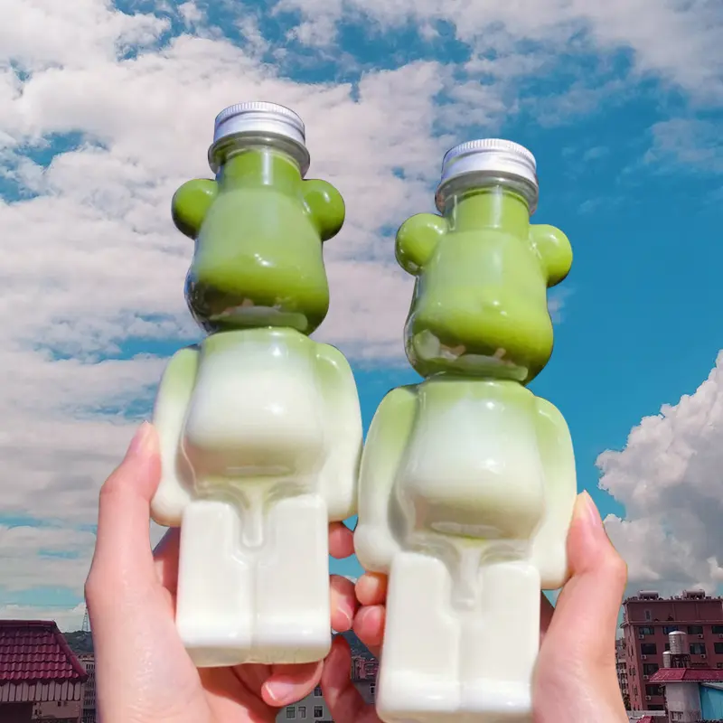 OEM Service 400ml 500ml 700ml Plastic PET Bottle Bear Shape Design Soft Drink Packaging Juice Bottle