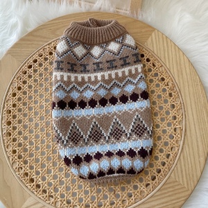 Pull en peluche à motif Fair Isle pour chien, pull chaud d'hiver tricoté à la main, vêtements élégants pour chiot, vêtements en crochet pour animaux de compagnie - Product Image 2