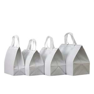 โรงงานขายส่ง กระเป๋าหิ้วฉนวนกันความร้อนแบบรีไซเคิล พิมพ์ลายตามสั่ง สำหรับของขวัญและงานฝีมือ  บรรจุภัณฑ์สำหรับจัดเลี้ยง  แบบผ้าไม่ทอ มีหูหิ้ว ขนาด 25x35 ซม. - Product Image 1