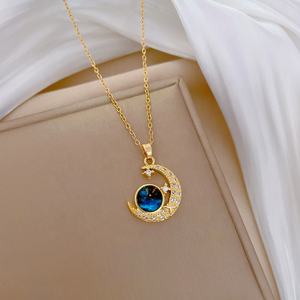 สร้อยคอสีฟ้าประดับดาวและเพชรซิคอน สแตนเลสสตีล ดีไซน์ทันสมัย จี้รูปดวงจันทร์และดาวเคราะห์ เหมาะสำหรับเป็นของขวัญ - Product Image 2