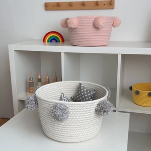 Panier de rangement durable et écologique pour enfants Nordic Home avec finition en corde de coton et entrée de boule de fourrure pour le stockage de divers jouets - Product Image 5
