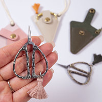Mini ciseaux à broder en bambou de 2,3 pouces avec pompon et étui en cuir - Petits ciseaux de couture vintage pour travaux d'aiguille