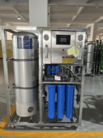 Système d'osmose inverse industriel avec filtration d'eau UV 500LPH 220V Pompe et usine de purification d'eau à moteur