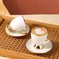 Tasse à café latte unique de boisson haut de gamme, tasse en porcelaine américaine et soucoupe en or