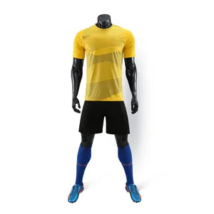 Guangzhou fertigt ein individuelles Fußball trikot in Original qualität mit Shorts