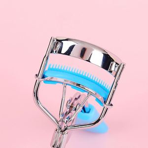 Recourbe-cils portable en acier inoxydable avec coussinet en silicone souple et motif tournesol - Product Image 4