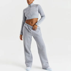 Ensemble de vêtements de sport personnalisables : Crop top, veste zippée, ensemble d'entraînement à manches longues, ensemble sweat à capuche et pantalon de survêtement - Product Image 1
