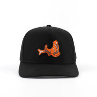 Casquette de baseball trucker sportive personnalisée à visière incurvée, perforée au laser, 5 panneaux, 100 % polyester, imperméable, avec patch PVC