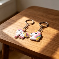 Porte-clés mousqueton en PVC personnalisé avec logo 2D/3D, idéal pour cadeaux d'anniversaire, échantillons, accessoires de sac, faveurs de fête en gros, thème licorne