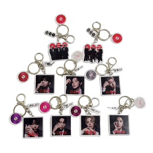 Set de 3 Llaveros con Foto Digital de <span class=keywords><strong>Jungkook</strong></span> V, GUGA, RM, <span class=keywords><strong>JIMIN</strong></span>, J-hope de la Gira Mundial ARIA, para Fans, de Plástico, para Colección, con Bolsa - Product Image 1