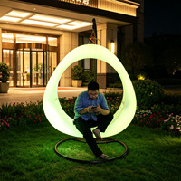 Chaise à bascule solaire lumineuse à LED pour cour extérieure, combinaison deux places, design moderne en plastique pour adultes et enfants