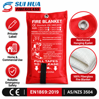 Couverture anti-feu en fibre de verre en vrac 4FT * 6FT EN 1869:2019 avec pochette suspendue rouge et languettes de tirage rapide pour kits de sécurité domestique