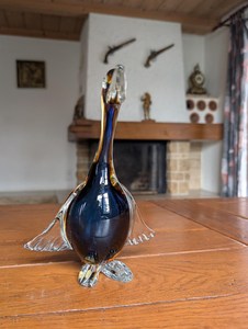 Sculpture de canard en verre Art Déco, forme irrégulière, pièce unique, décoration de table, matériau cristal, design courbé - Product Image 2