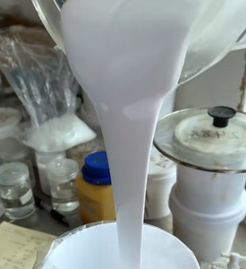 Colle blanche en latex de qualité supérieure pour le travail du bois et l'artisanat - Soluble dans l'eau, séchage rapide, faible teneur en COV - Idéale pour le bricolage, les meubles - Product Image 2