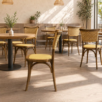 Wetterfeste PP-Plastiks tühle aus Holzmaserung mit gewebten Gitterrücken-Cafés und Event-Stühlen für Boho Garden Weddings