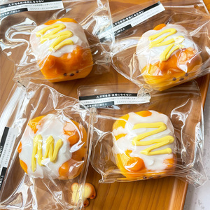 Juguete de apretar de PU unisex con diseño de Shiba Inu y queso, de rebote lento, para descompresión y ventilación, con sensación de barro para juego terapéutico - Product Image 2