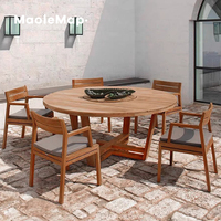 Alter Massivholz Esstisch und Stühle im Freien Bistro tisch Teak Regens ichere Villa Freizeit Innenhof Garten Wintergarten Möbel