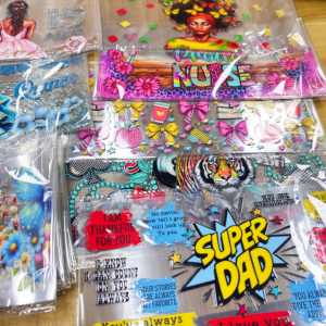 Pegatinas UV para Tazas y Jarras con Muchos Diseños, Envolturas Personalizadas Ecológicas e Impermeables, Impresión Ultraclara, Material PET - Product Image 1