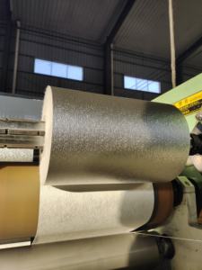 Services de soudage et de <span class=keywords><strong>d</strong></span>écoupe sur mesure pour la <span class=keywords><strong>d</strong></span>écoration, le pliage et l'<span class=keywords><strong>isolation</strong></span> des rouleaux en aluminium gaufré - Product Image 1