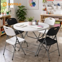 Plateaux de table en plastique résistants aux intempéries avec chaises pliantes en acier robustes pour l'extérieur
