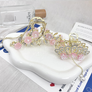 Hepburn Style lumière luxe doux métal Rose gland pince à griffe unisexe haute requin pince arrière de la tête chignon cheveux ac - Product Image 3