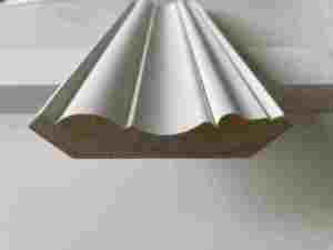 Moulures de plafond en bois de pin élégantes, blanches, apprêtées, modernes, pour la décoration de plafond d'hôtel - Product Image 2