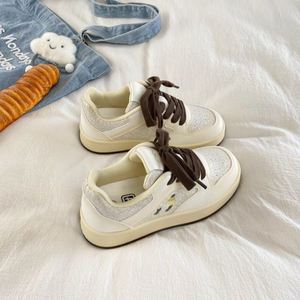 Niche Design Thick <b>Sole</b> White Board Shoes, 2026 Autumn Hot Style, High-value Versatile Casual Sneakers for Young Girls - Product Image 4