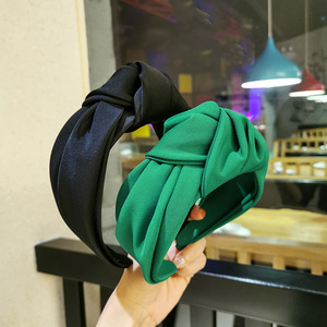 Bán buôn Headband hairbands Ins kết cấu satin headdress sang trọng cạnh rộng Knot <span class=keywords><strong>headbands</strong></span> cho phụ nữ - Product Image 3