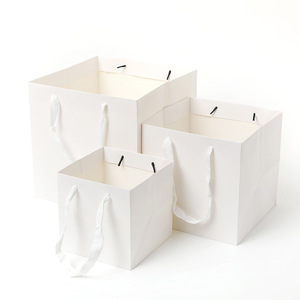 Meilleure vente, sac en papier carré de différentes couleurs avec logo personnalisé, exportation en gros très durable du Vietnam - Product Image 1