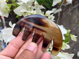 Herramienta ecológica para peinar el cabello hecha de cuerno de búfalo, artesanía natural, perfecta para un aseo suave y reducción de la rotura. - Product Image 6