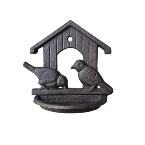 Mangiatoia per Uccelli da Parete in Ghisa con Statuette di Uccelli e Dettagli Stile Fattoria, Decorazione Murale in Ferro a Forma di Finestra, Piatto per Uccelli - Product Image 5